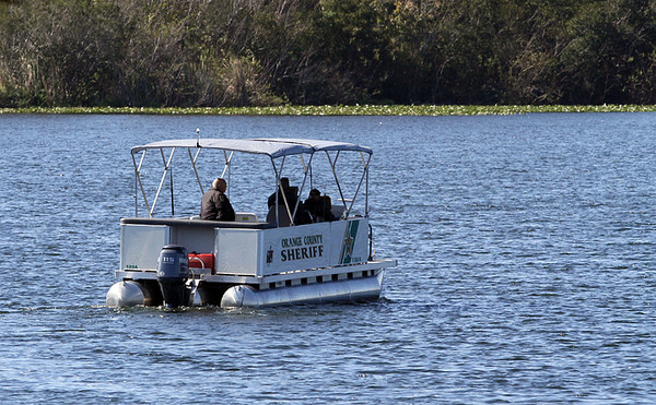 Authorities search Lake Ellenor Orange County Sheriff's Office searches Lake Ellenor in Orlando